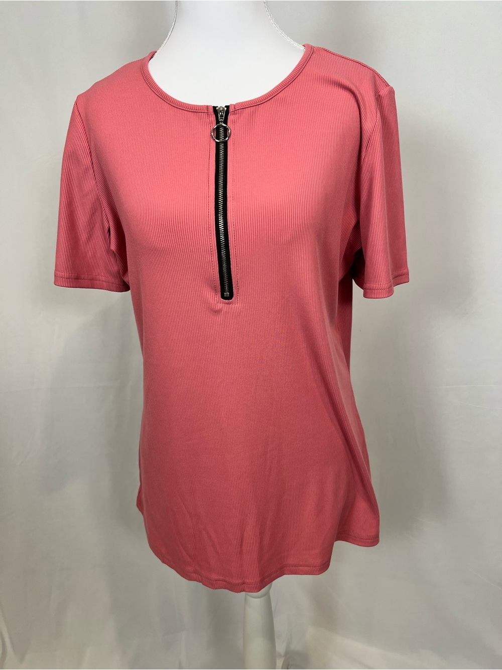 Ribbed Pink Short-Sleeve Top with Front Zip